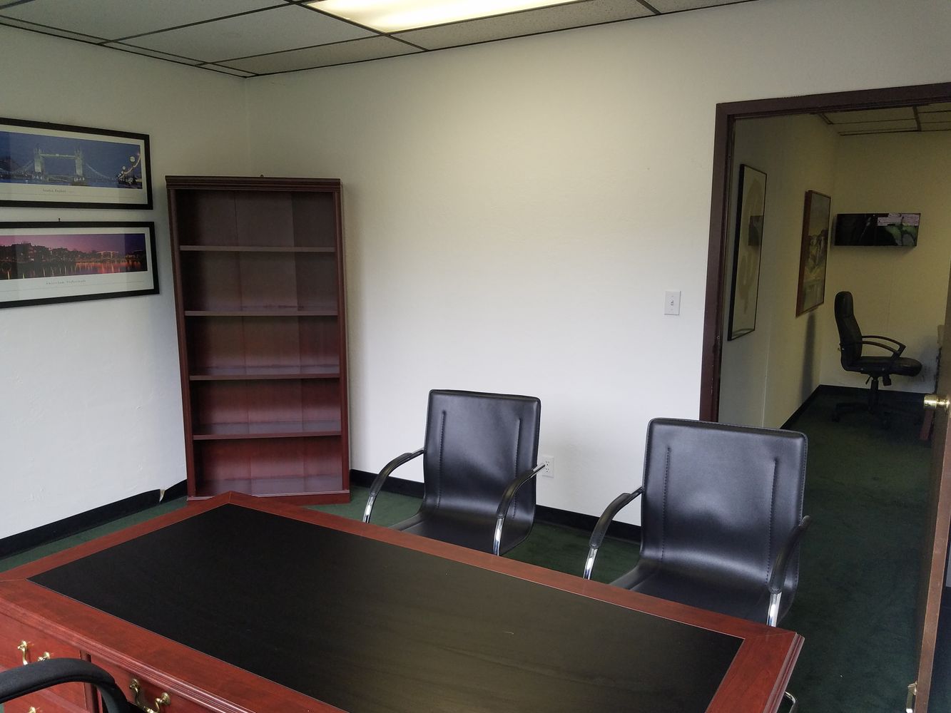 RECEPTION, LARGE PRIVATE OFFICE, LARGE ROOM. FREE MONTH.